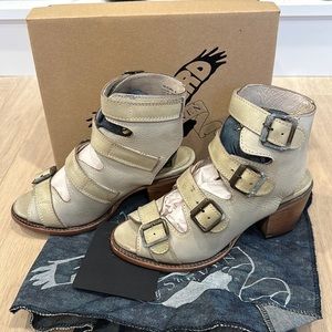Freebird by Steven Quail Buckle Leather Sandals Chunky Heels Size 8
